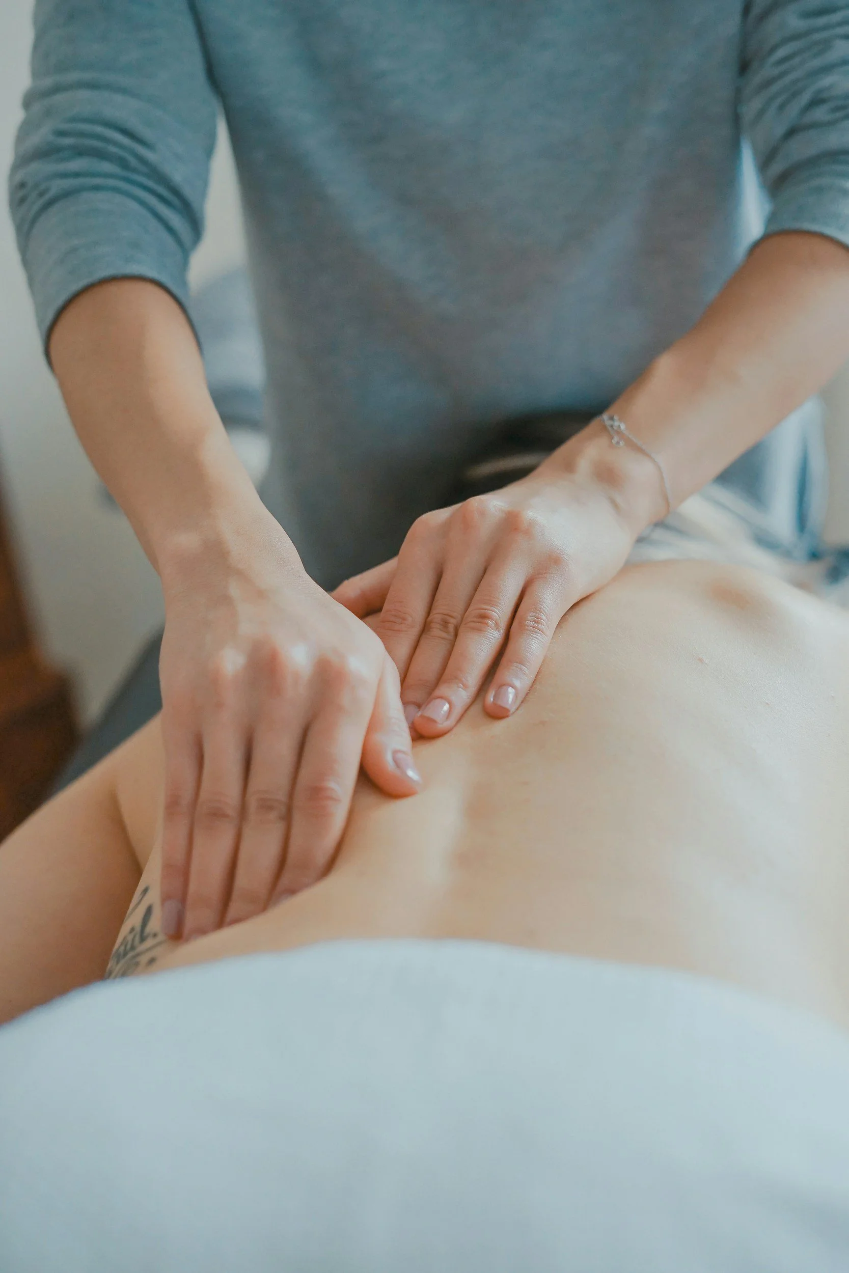 Hands-on physiotherapy treatment supporting sports recovery